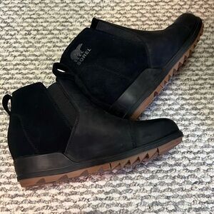 size 7.5 Sorel bootie. These are in excellent condition